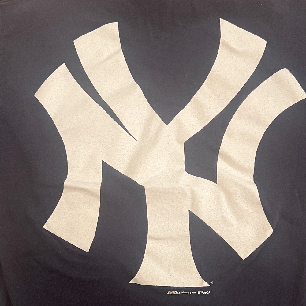 Vintage Yankees Black and Cream NY Logo T-Shirt
